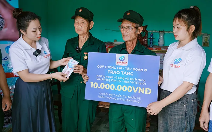 Biểu tượng tai nghe và đồng hồ 24/7, minh họa dịch vụ hỗ trợ khách hàng chuyên nghiệp và liên tục của uw88